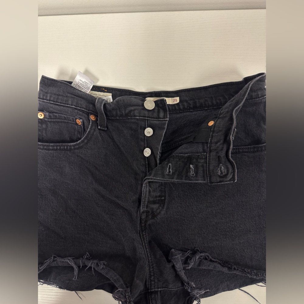 Women's Levi Ribcage Black Denim Shorts Waist Size 29 - Picture 3 of 7